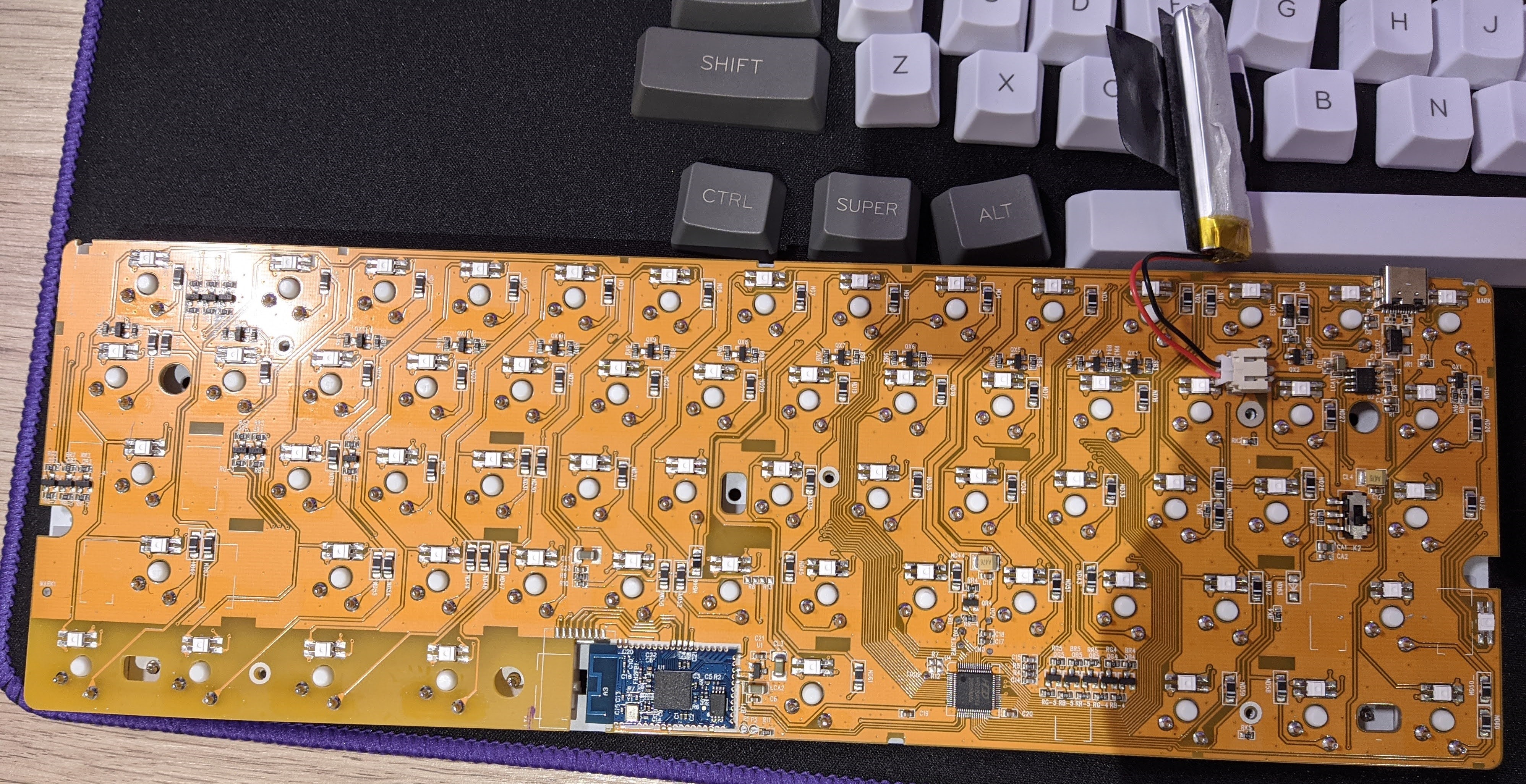 A photo of the PCB of the DK61 keyboard.